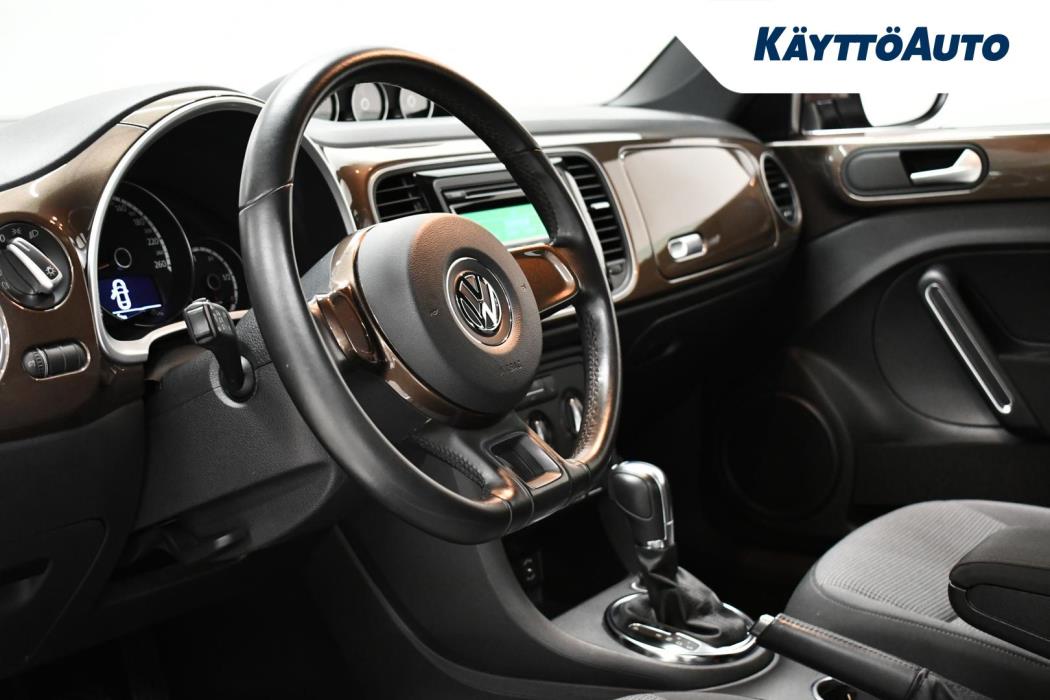 VOLKSWAGEN Beetle 2013