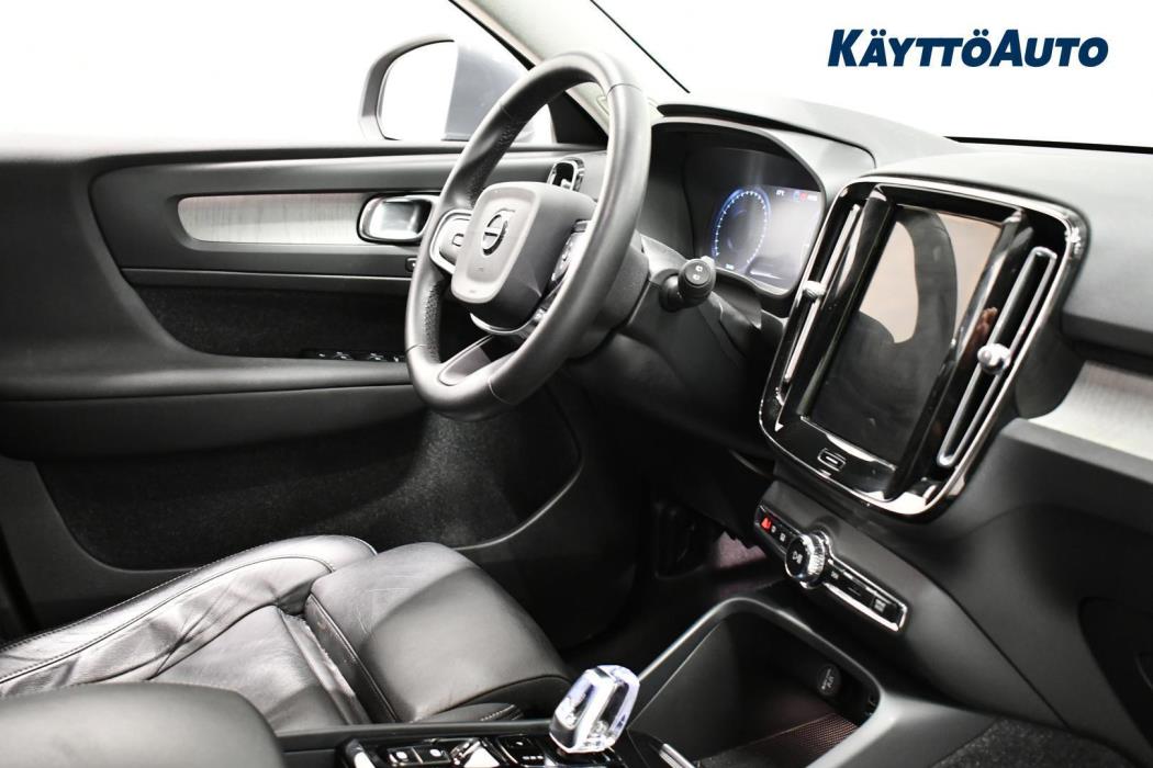 VOLVO XC40 2021