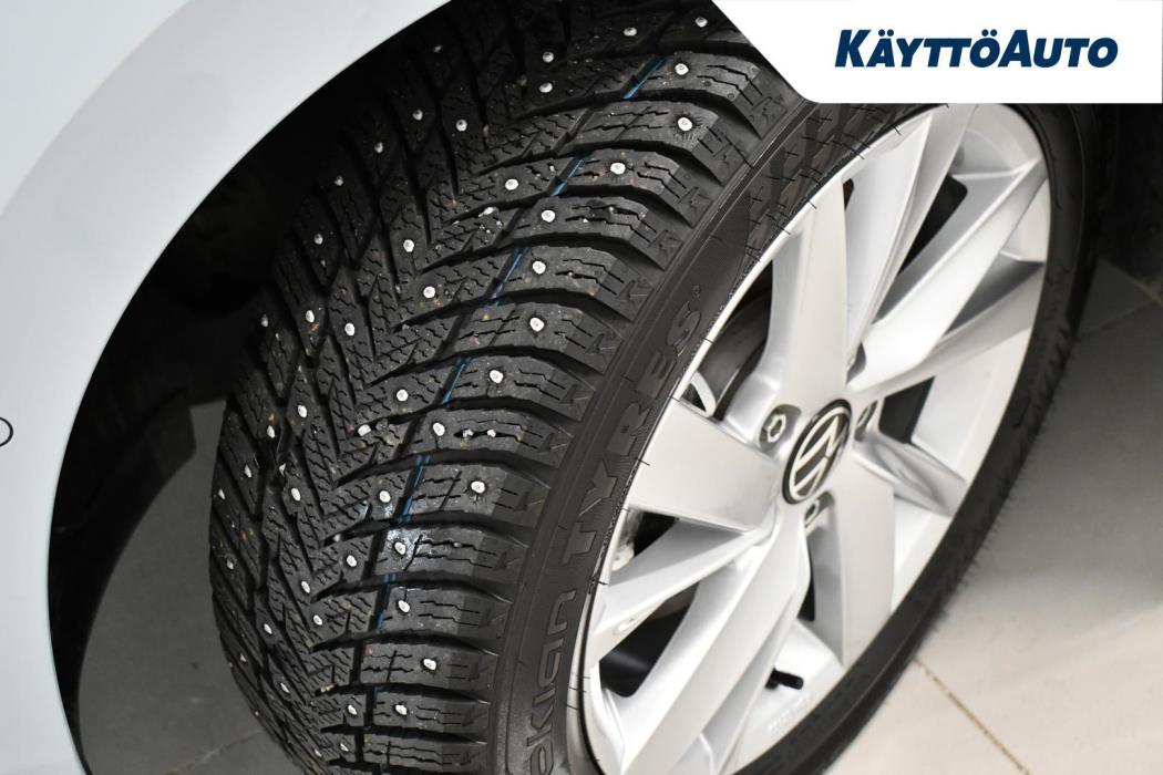 VOLKSWAGEN Golf Variant 2025