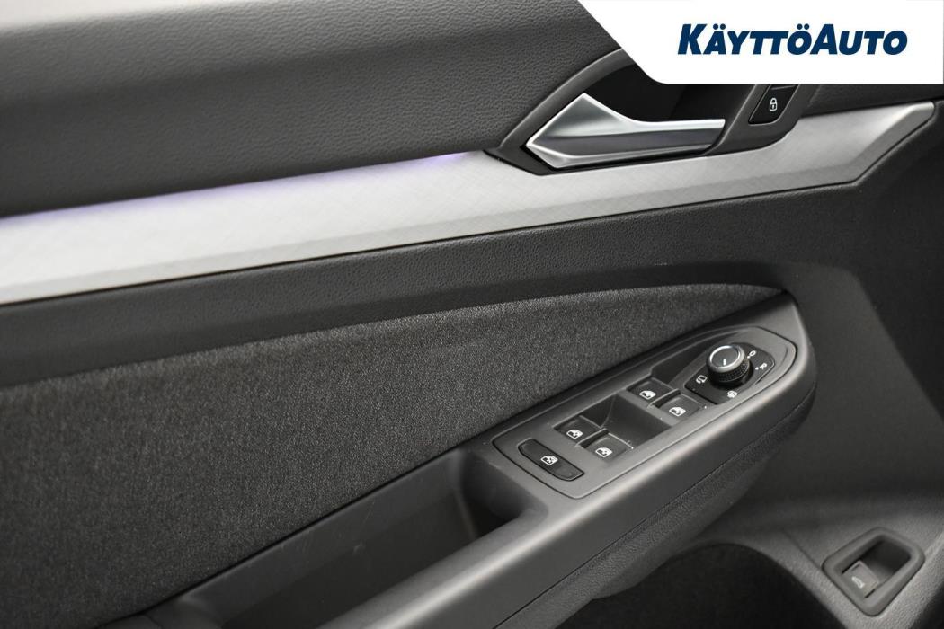 VOLKSWAGEN Golf Variant 2025