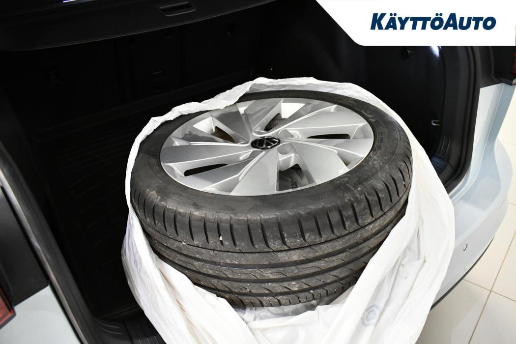 VOLKSWAGEN Golf Variant 2025