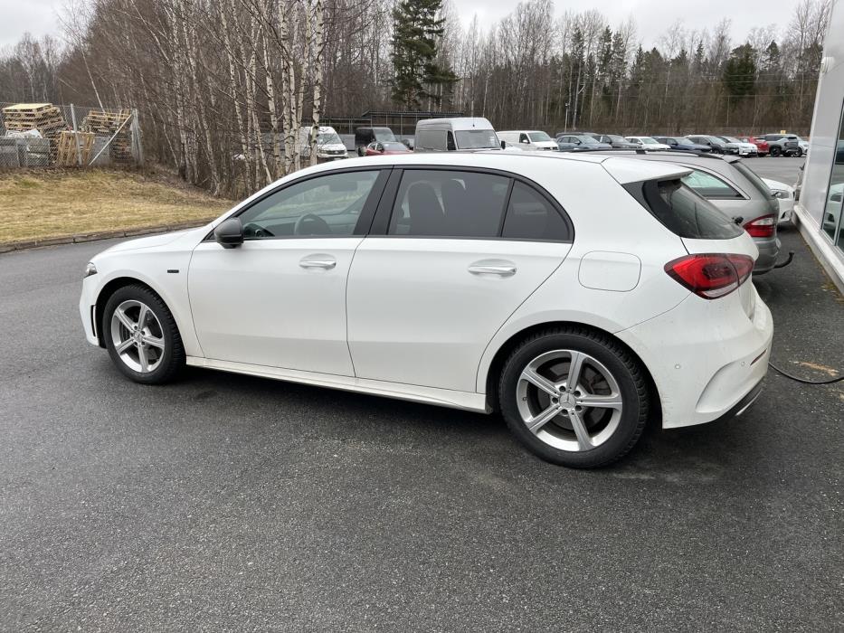 MERCEDES-BENZ A 2020