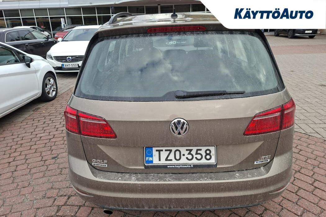 VOLKSWAGEN Golf Sportsvan 2015