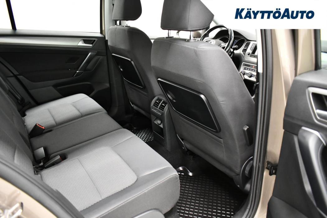 VOLKSWAGEN Golf Sportsvan 2015