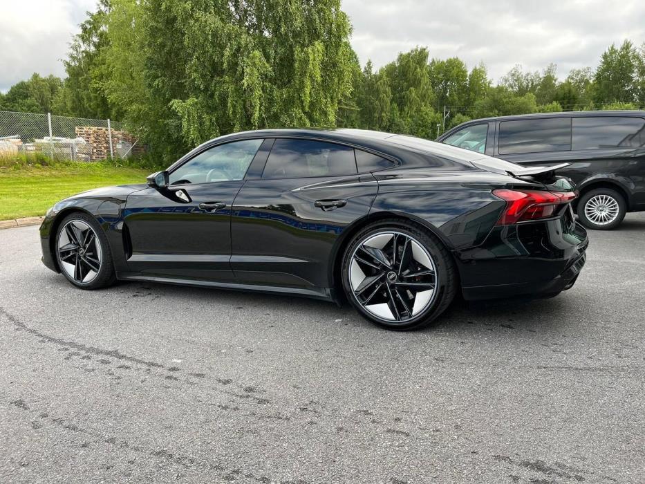 AUDI E-TRON GT RS 2021