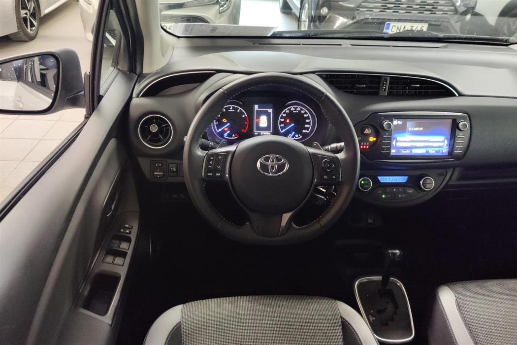 TOYOTA Yaris 2019