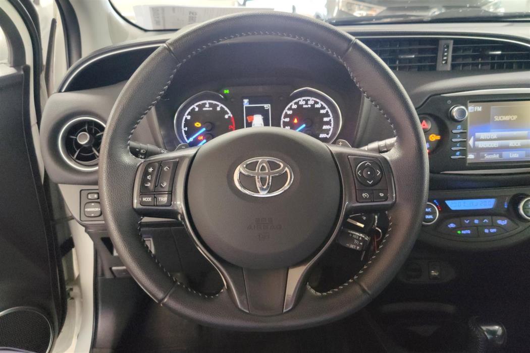 TOYOTA Yaris 2019