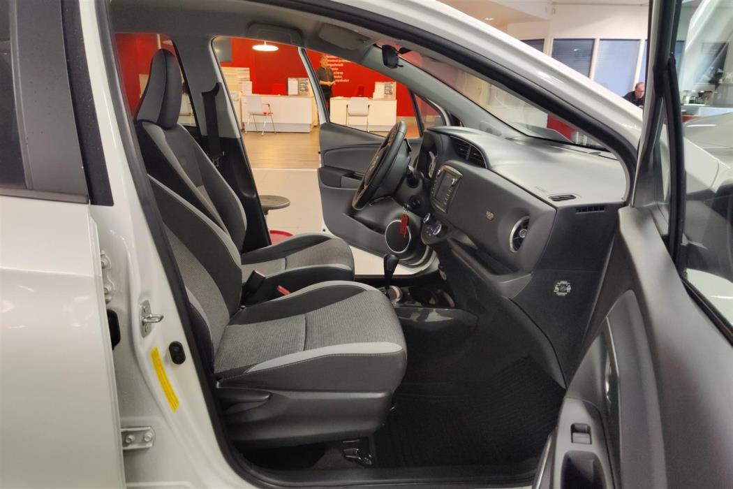 TOYOTA Yaris 2019