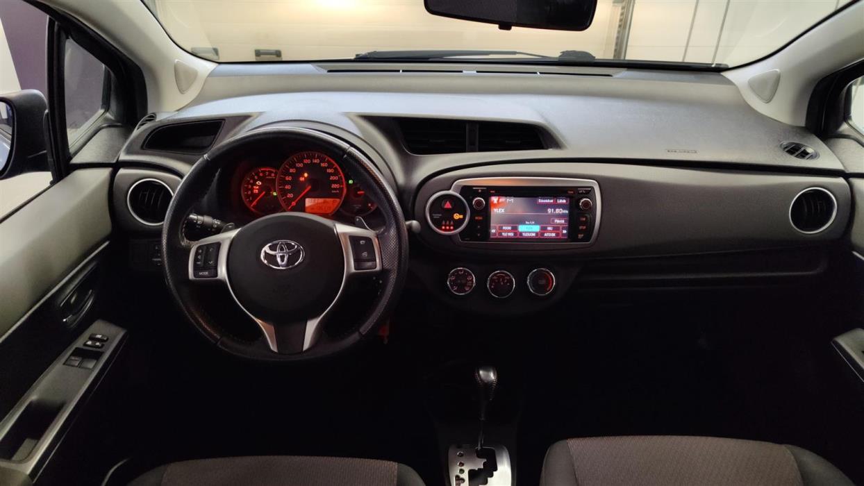 TOYOTA Yaris 2011