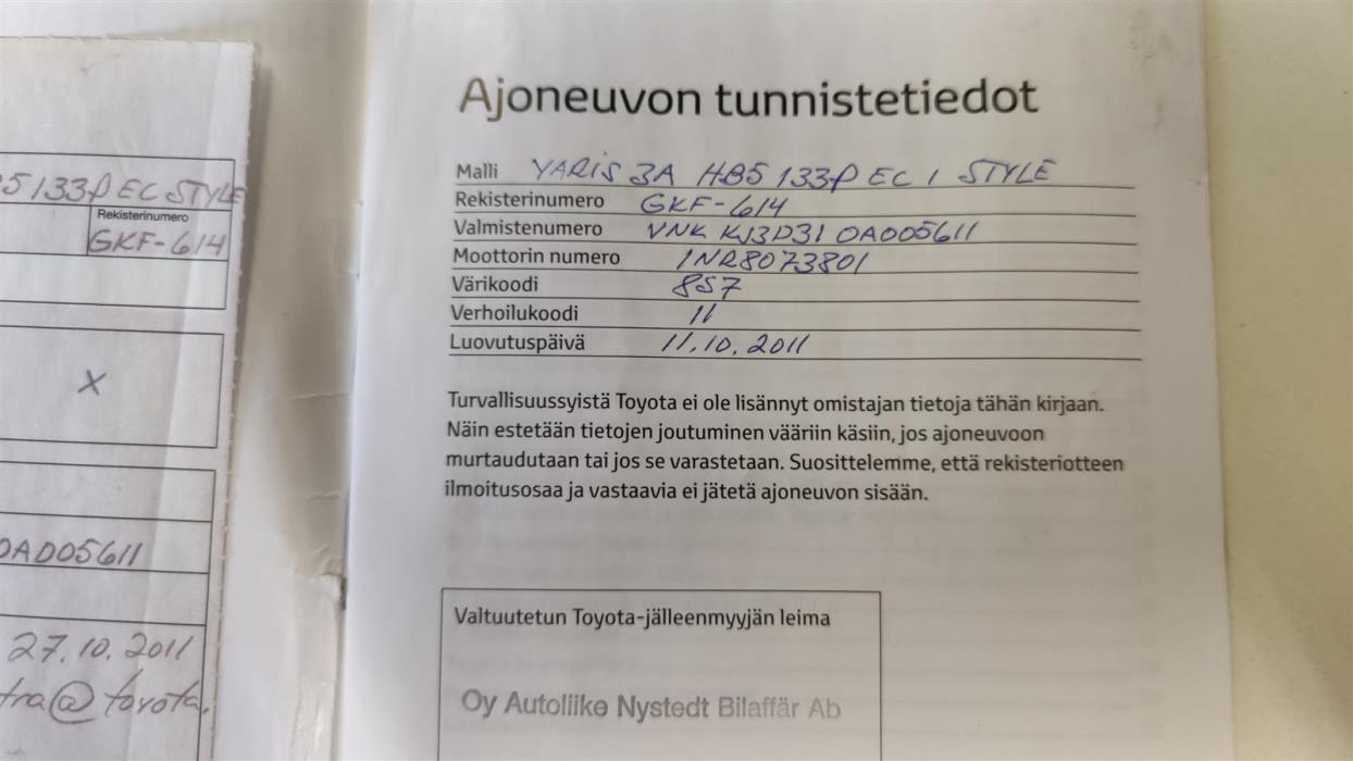 TOYOTA Yaris 2011