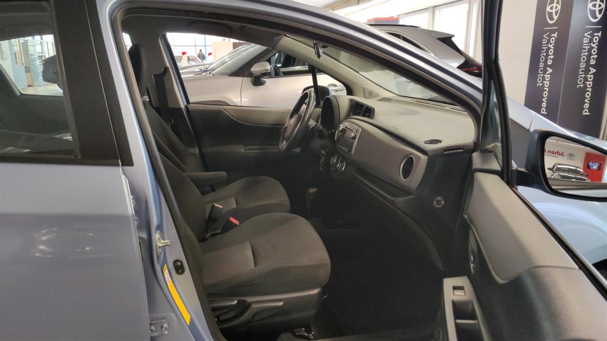 TOYOTA Yaris 2011