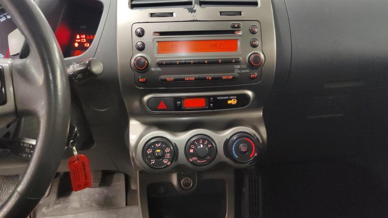 TOYOTA URBAN CRUISER 2011