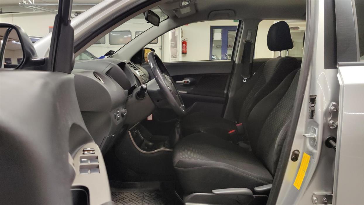 TOYOTA URBAN CRUISER 2011