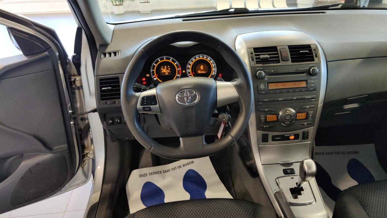 TOYOTA Corolla 2012