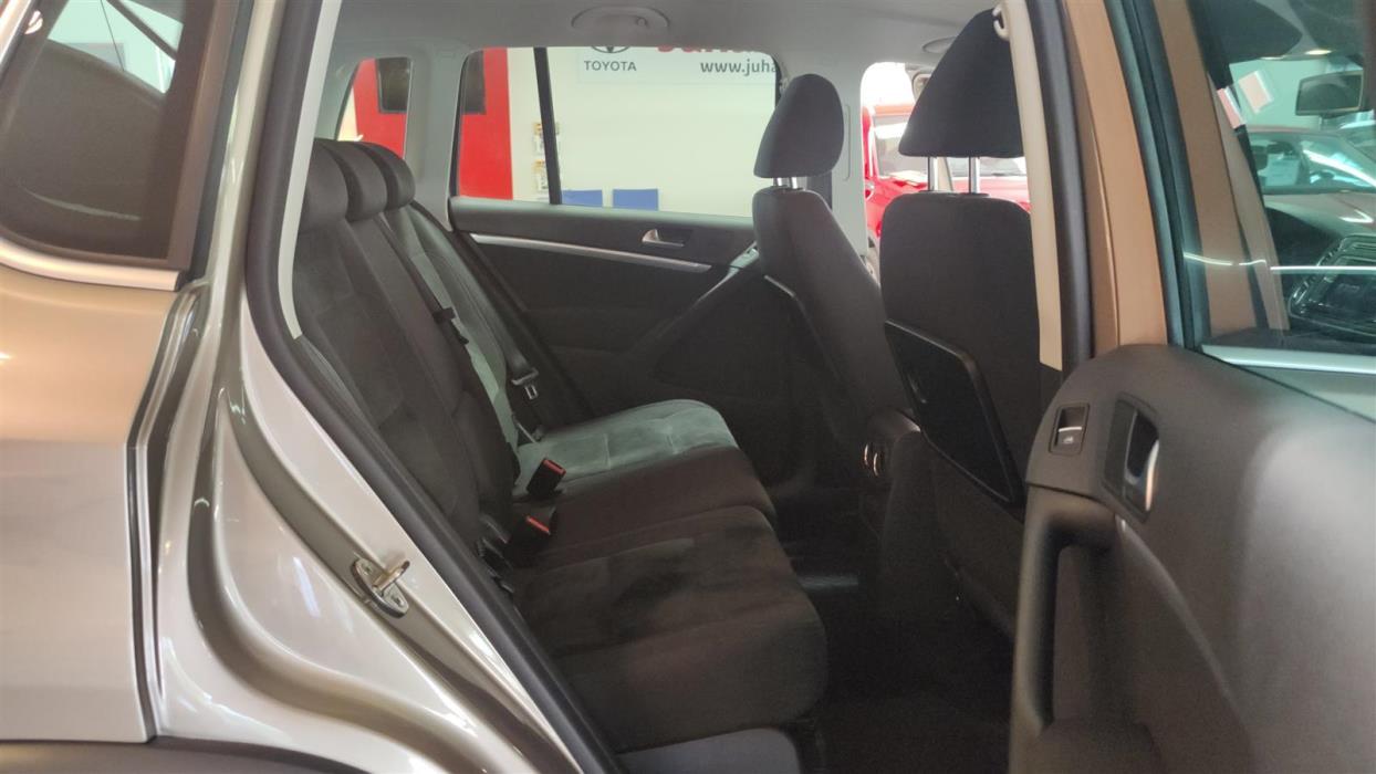 VOLKSWAGEN TIGUAN 2016