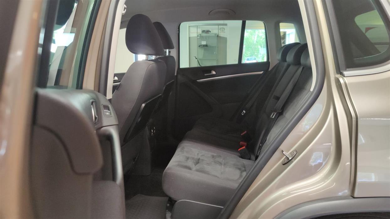 VOLKSWAGEN TIGUAN 2016