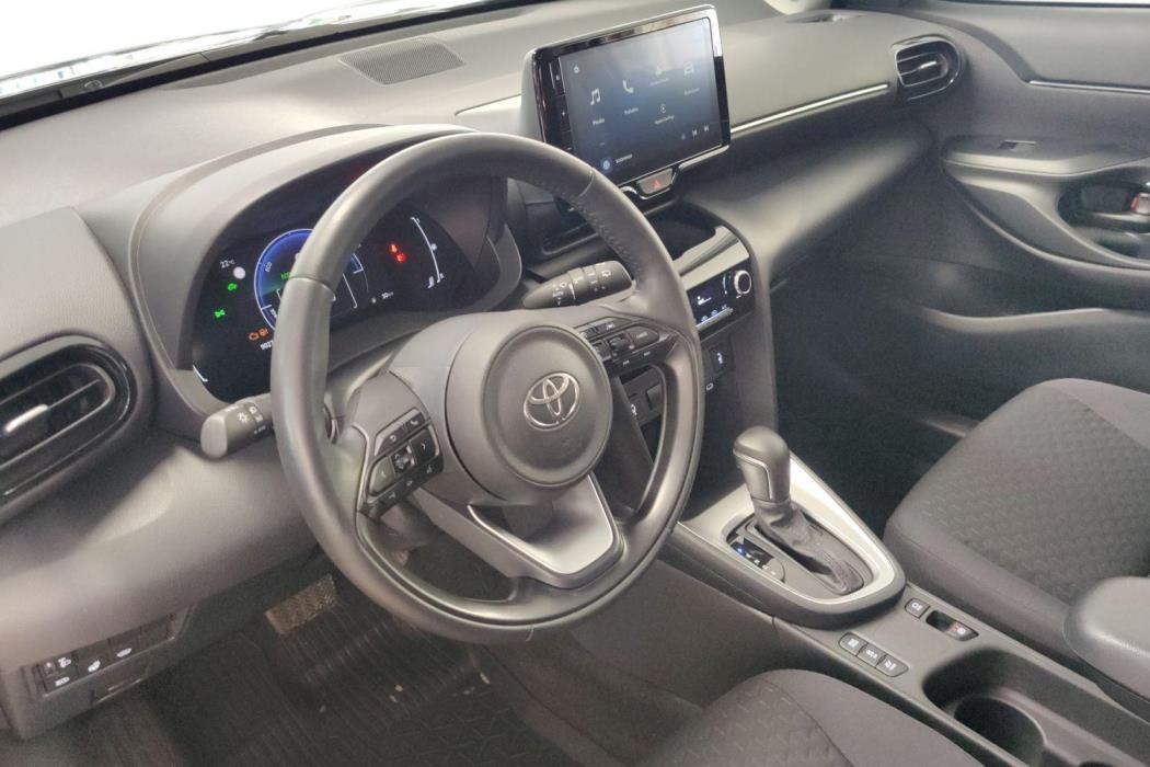 TOYOTA Yaris Cross 2025