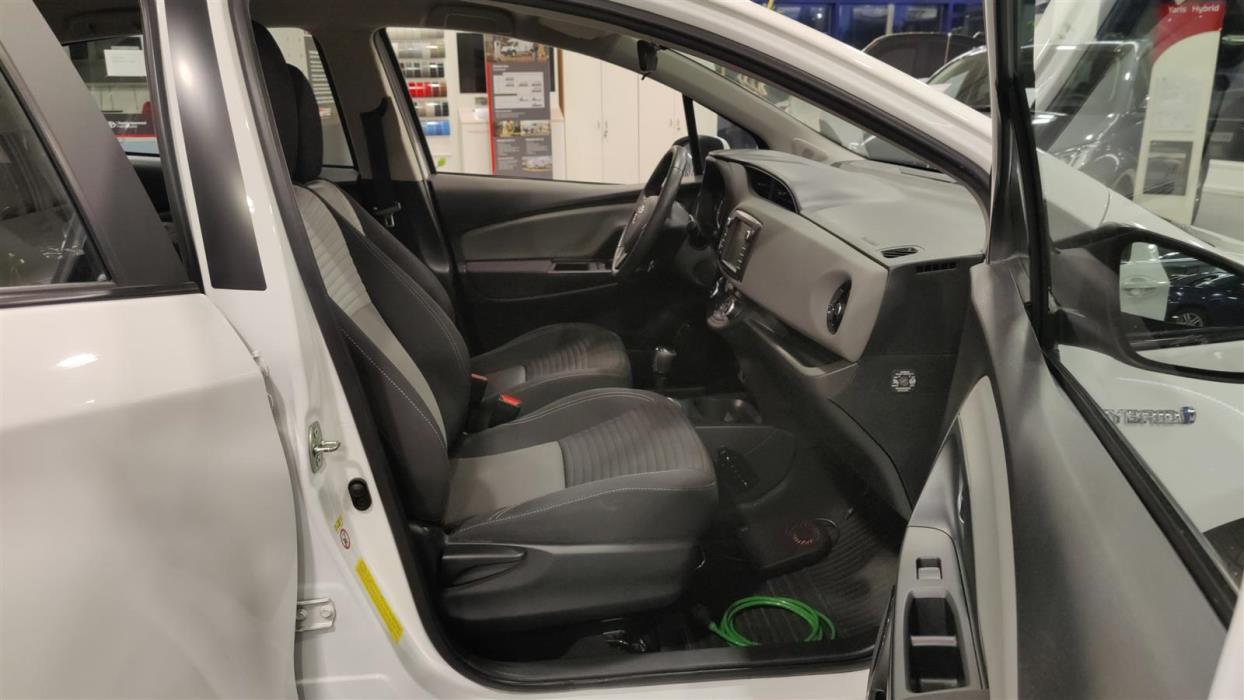 TOYOTA Yaris 2017