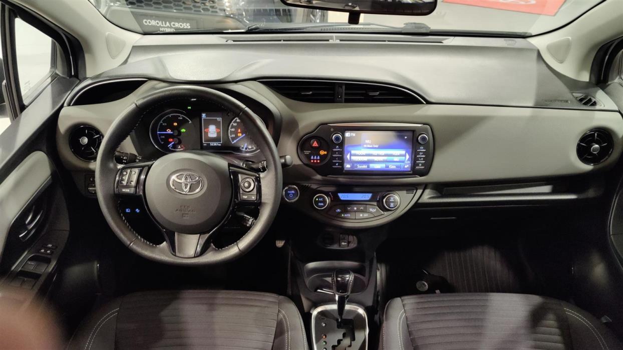 TOYOTA Yaris 2017