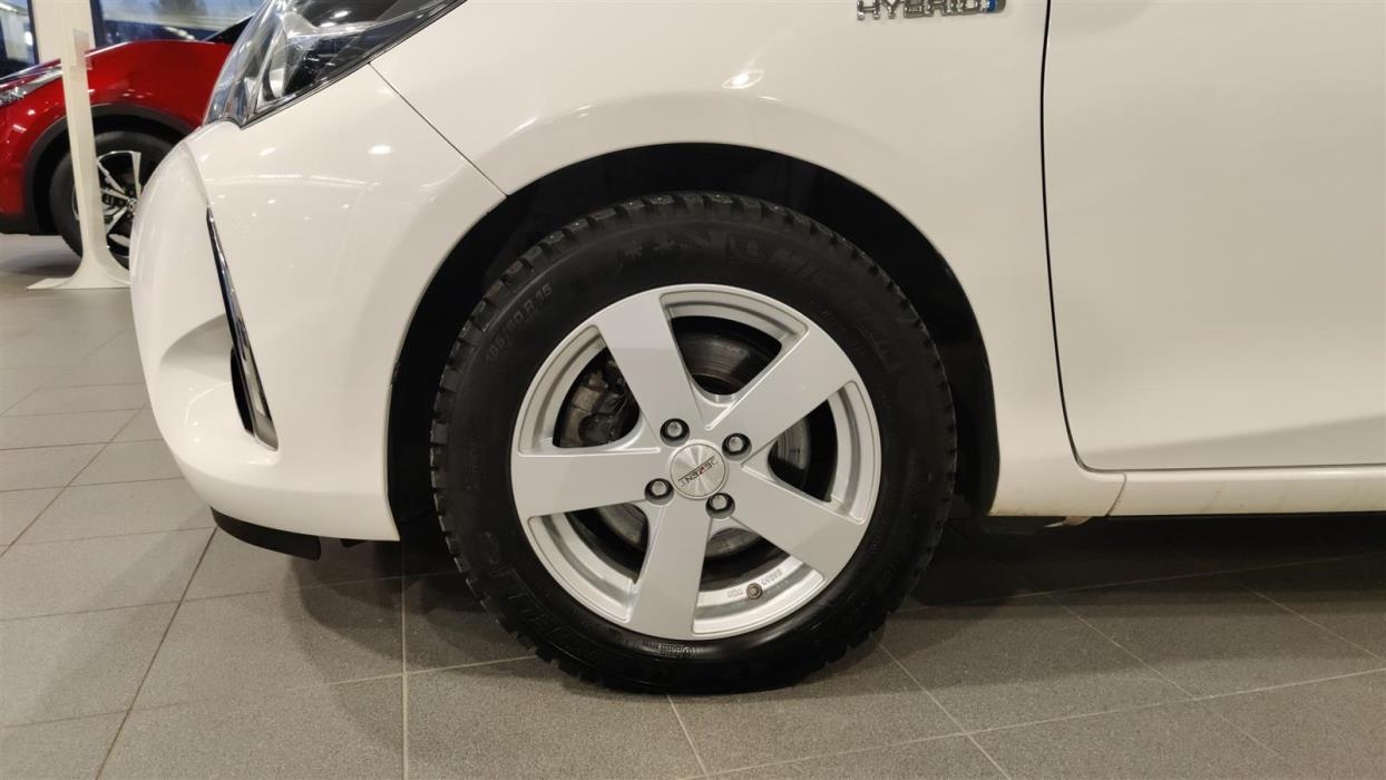TOYOTA Yaris 2017