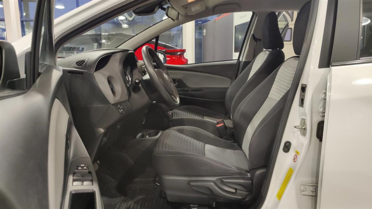 TOYOTA Yaris 2017