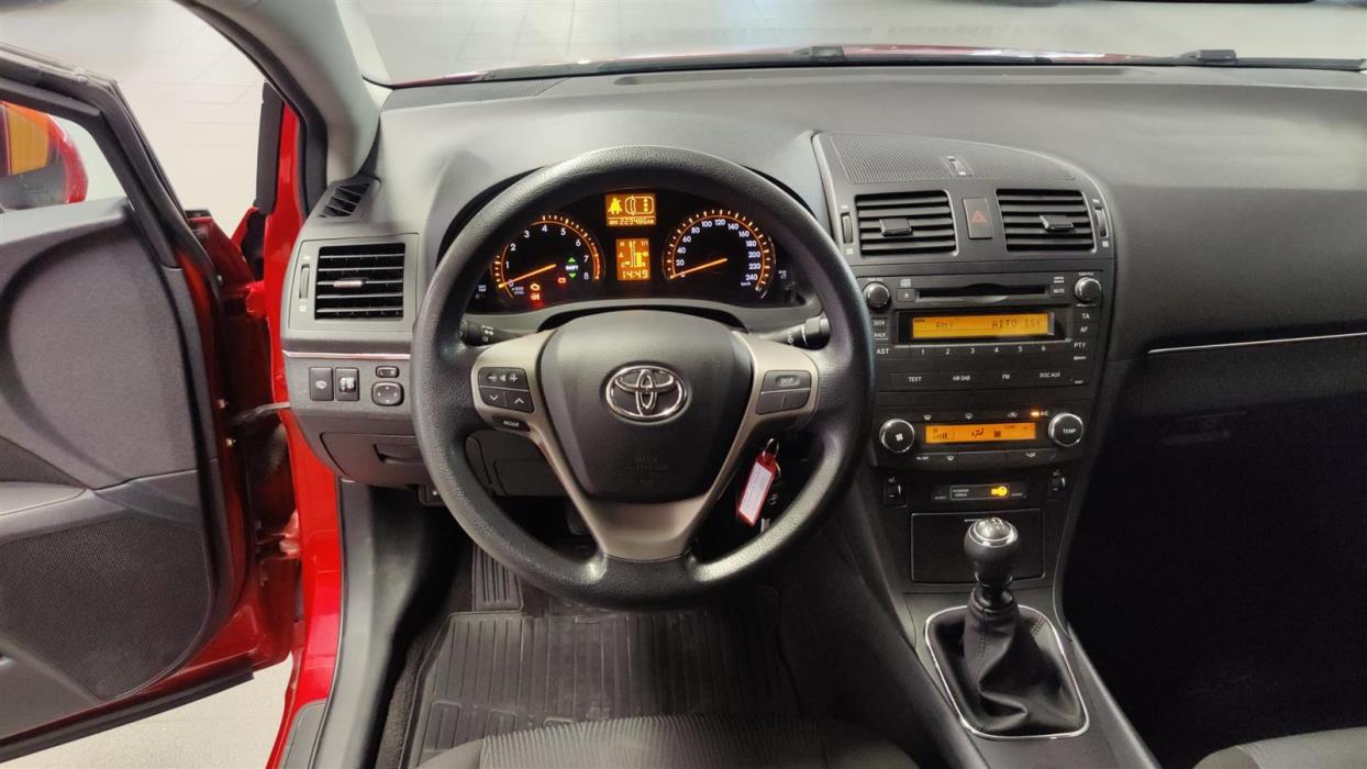 TOYOTA Avensis 2010