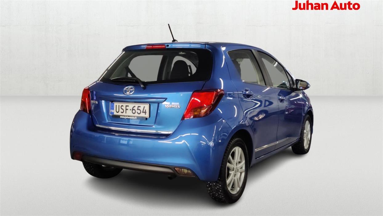 TOYOTA Yaris 2015