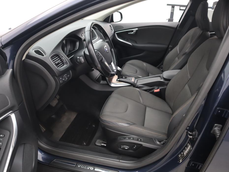 VOLVO V40 Cross Country 2013