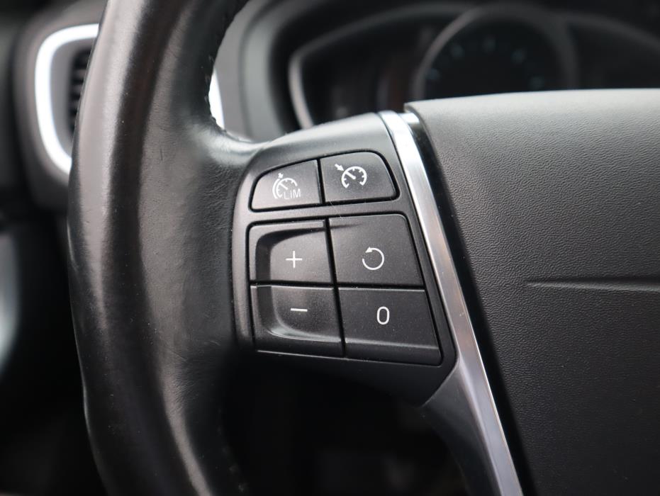 VOLVO V40 Cross Country 2013