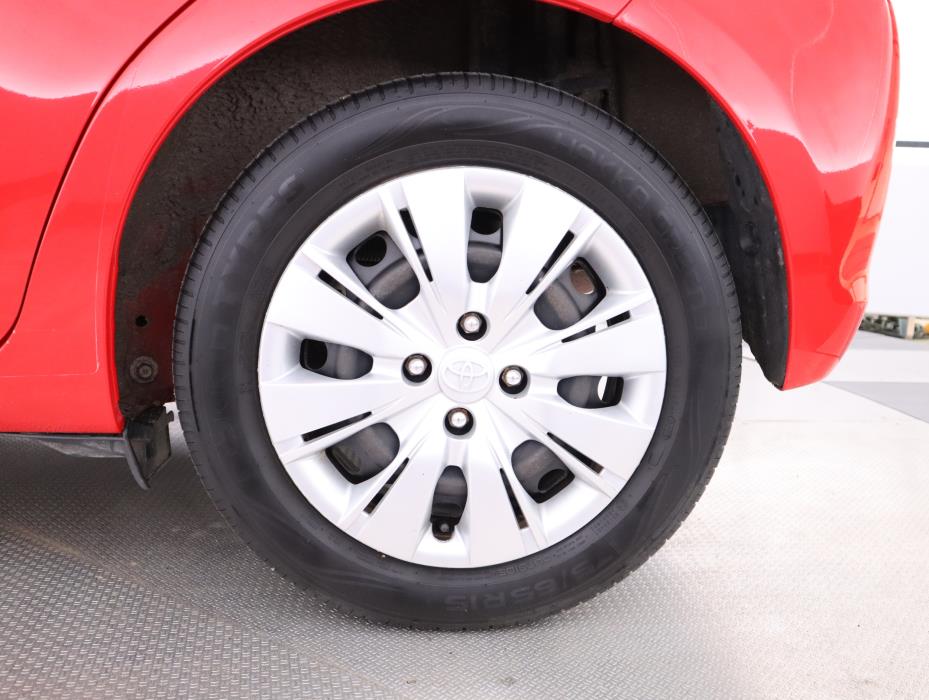 TOYOTA Yaris 2012