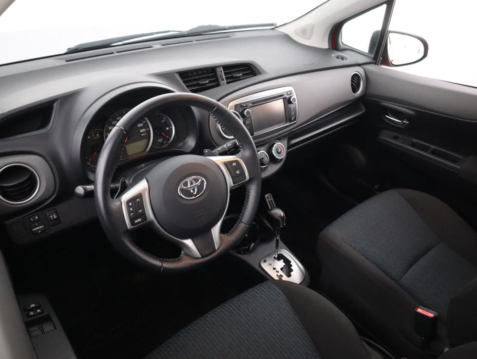 TOYOTA Yaris 2012