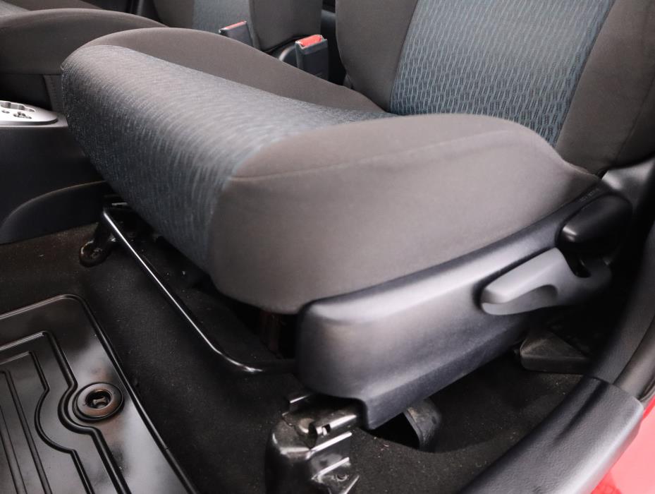 TOYOTA Yaris 2012