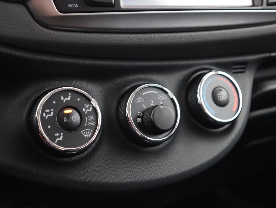 TOYOTA Yaris 2012