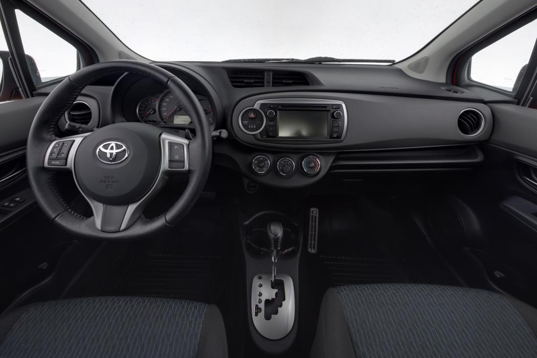 TOYOTA Yaris 2012