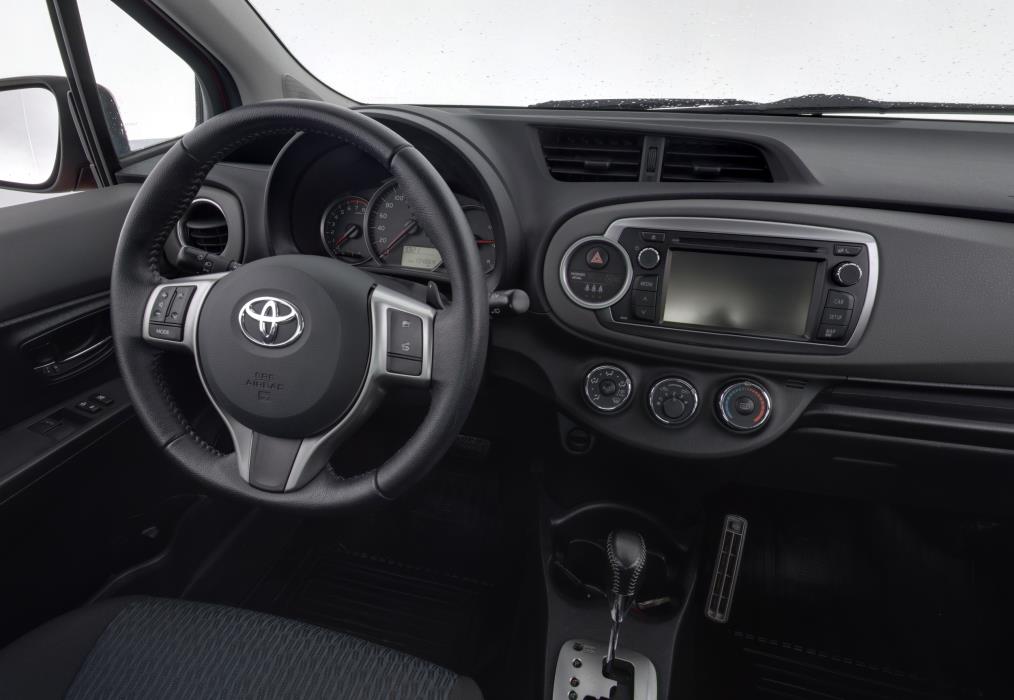 TOYOTA Yaris 2012