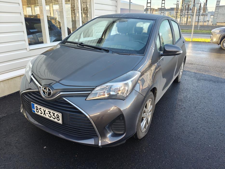 TOYOTA Yaris 2015