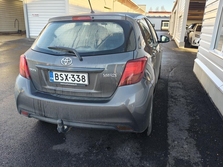 TOYOTA Yaris 2015