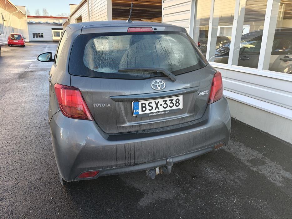 TOYOTA Yaris 2015