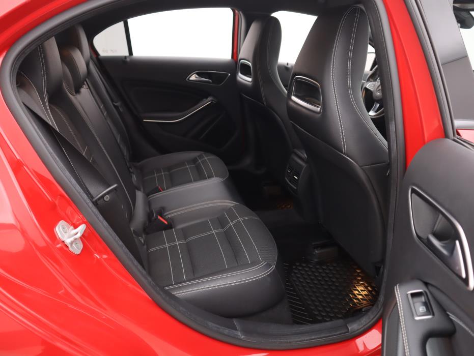 MERCEDES-BENZ A 2015