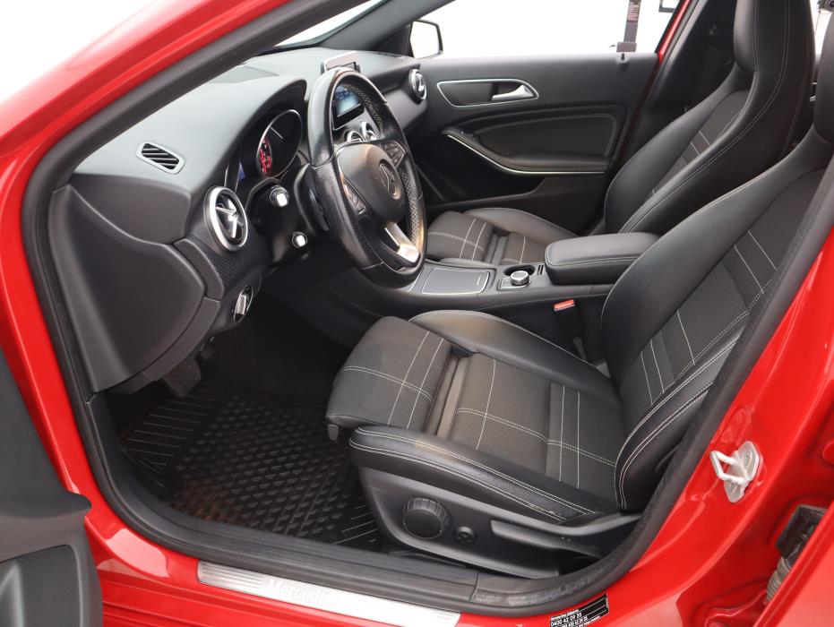 MERCEDES-BENZ A 2015