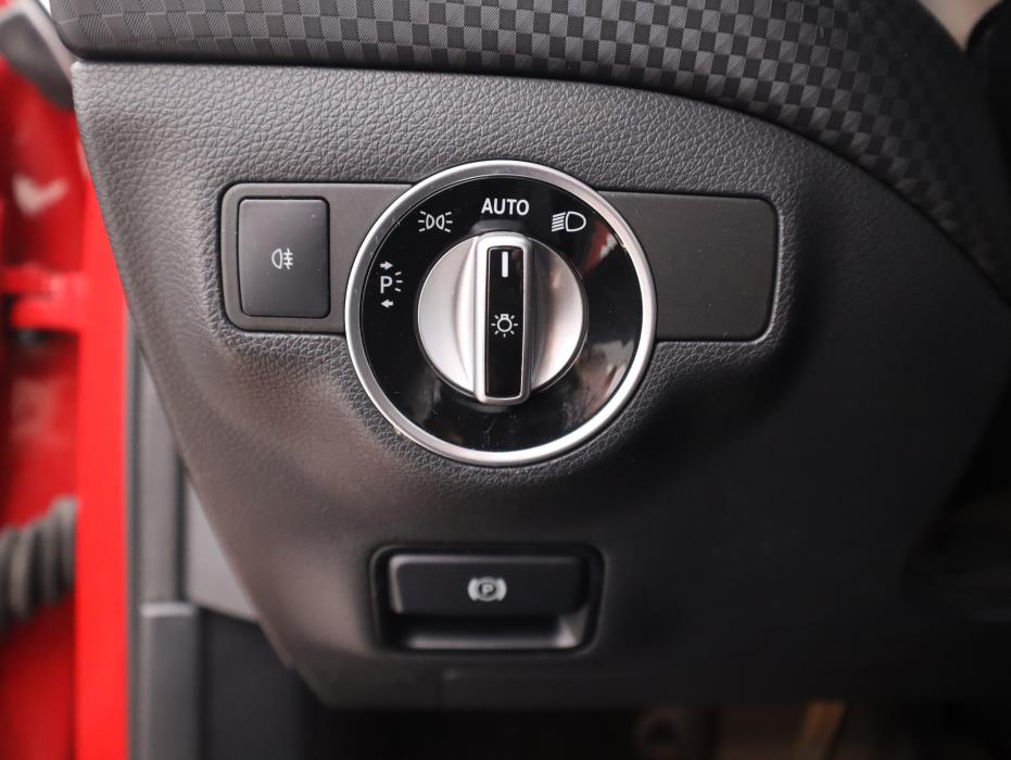 MERCEDES-BENZ A 2015