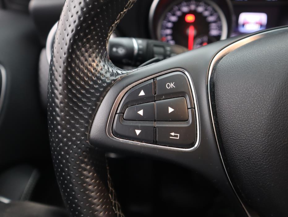 MERCEDES-BENZ A 2015