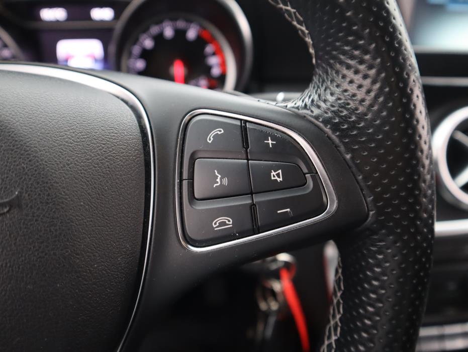 MERCEDES-BENZ A 2015