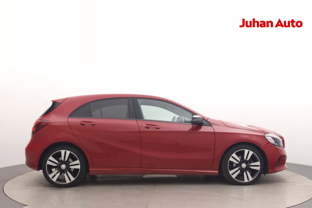 MERCEDES-BENZ A 2015