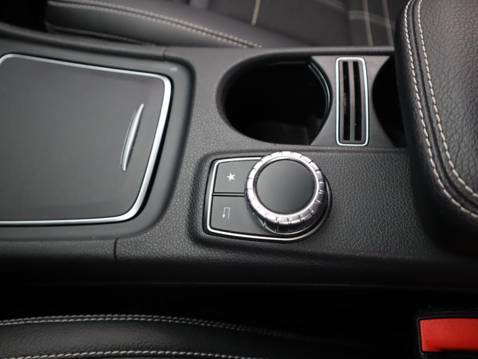 MERCEDES-BENZ A 2015