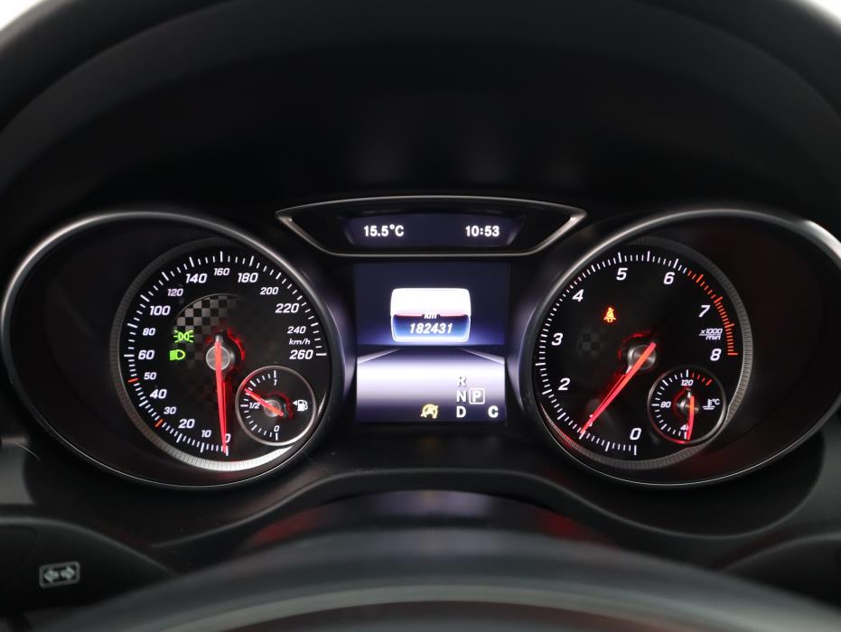 MERCEDES-BENZ A 2015