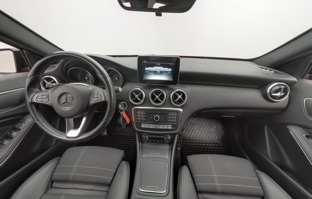 MERCEDES-BENZ A 2015