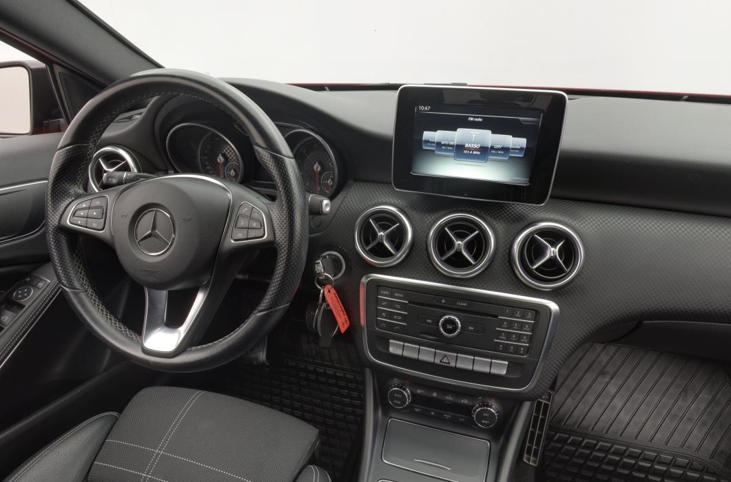MERCEDES-BENZ A 2015