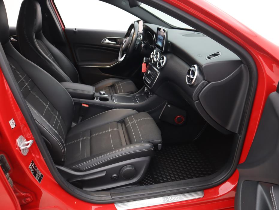 MERCEDES-BENZ A 2015
