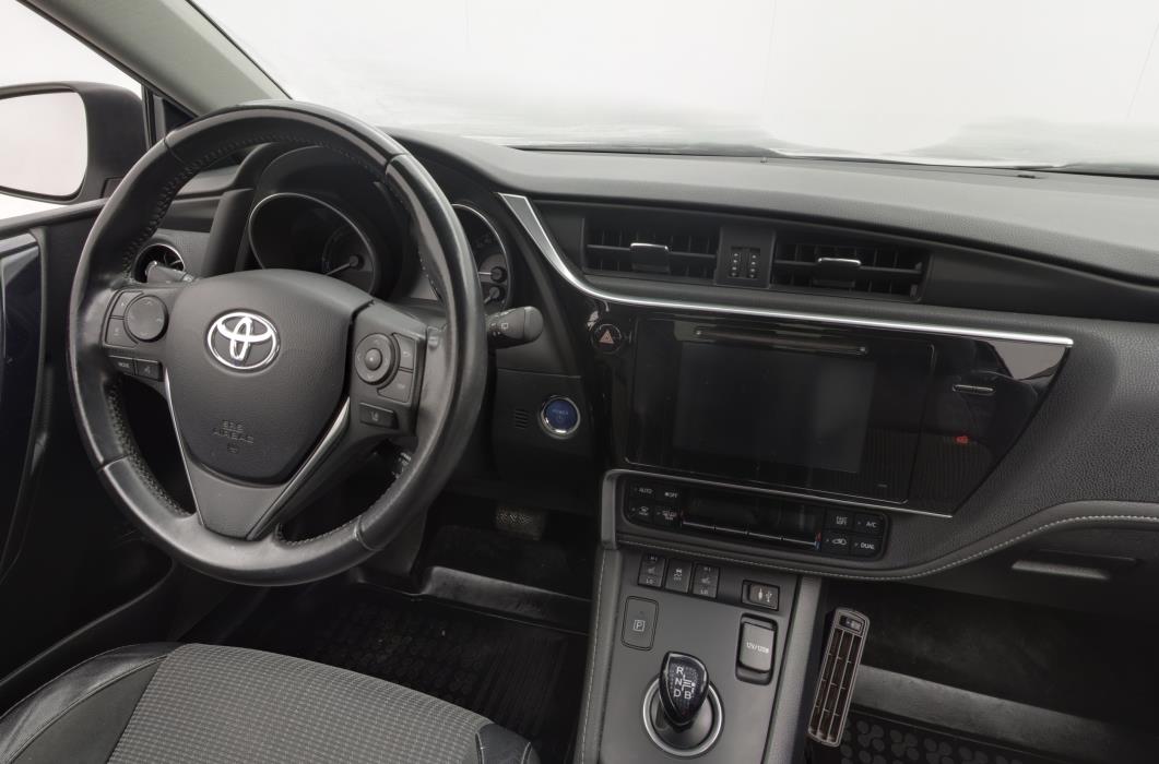 TOYOTA Auris 2016